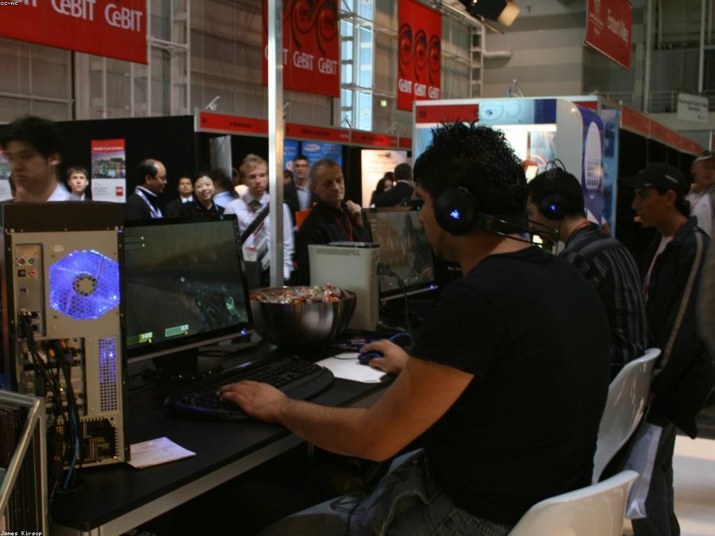 ការអភិវឌ្ឍន៍នៃការបង្ហាញកាស៊ីណូ